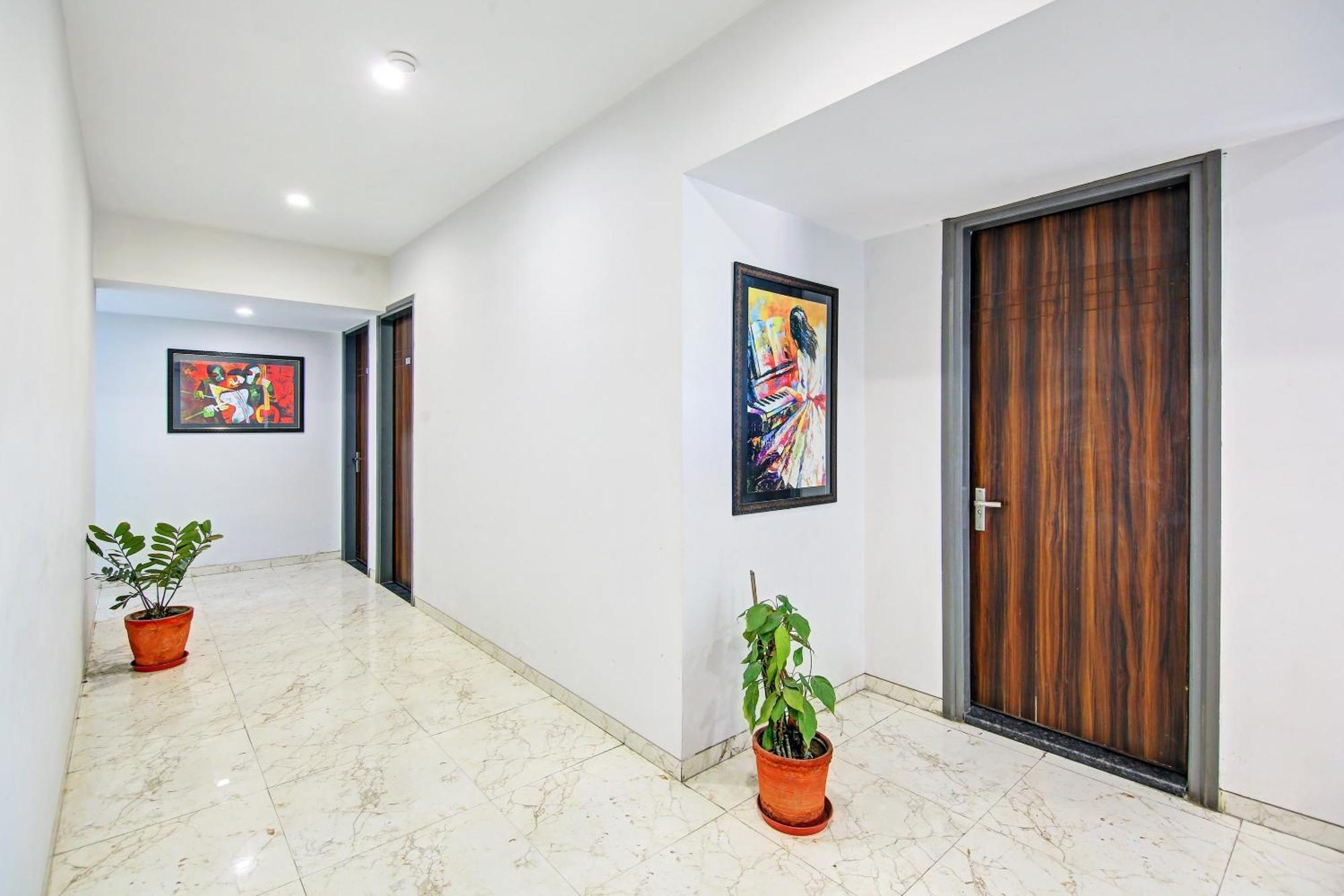 Super Townhouse Geetanjali Inn 구르가온 외부 사진