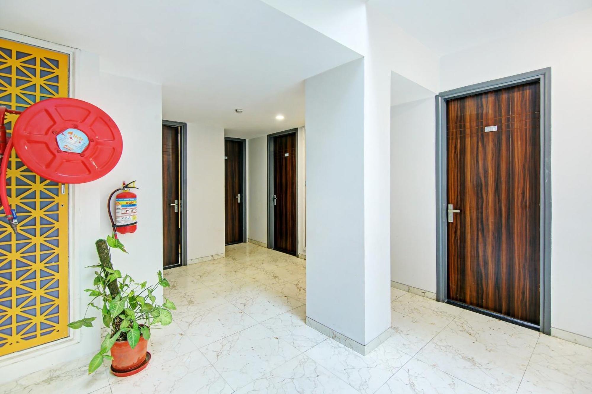 Super Townhouse Geetanjali Inn 구르가온 외부 사진